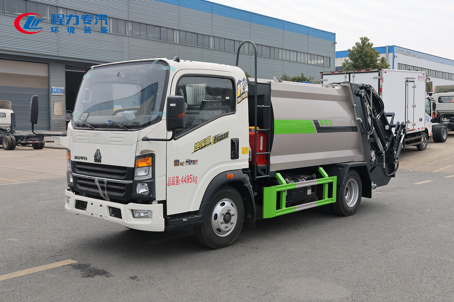 重汽豪沃M2地库王压缩垃圾车