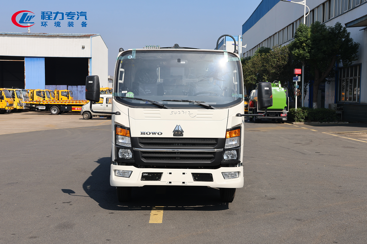 重汽豪沃M2地库王弧形箱体压缩垃圾车